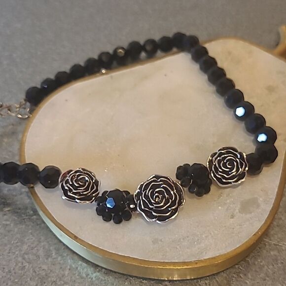 🌹 Silver-Plated Rose Black Beaded Lobster Clasp Necklace High Neck - Picture 8 of 8